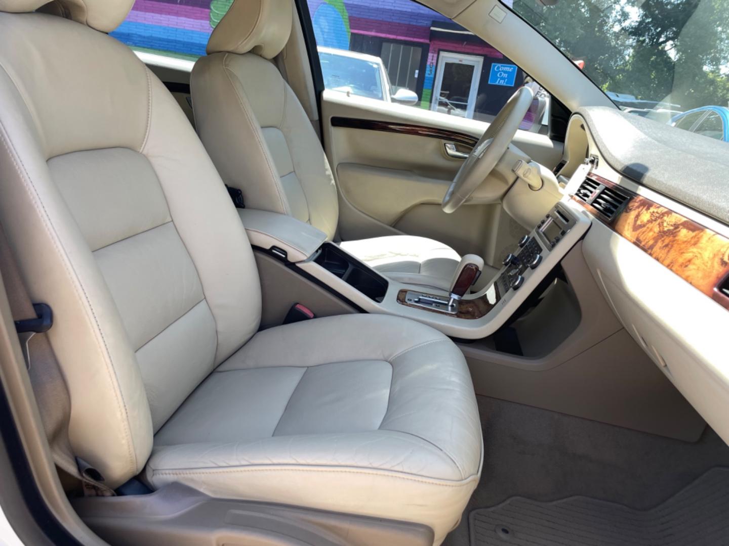 2007 WHITE VOLVO S80 3.2 (YV1AS982X71) with an 3.2L engine, Automatic transmission, located at 5103 Dorchester Rd., Charleston, SC, 29418-5607, (843) 767-1122, 36.245171, -115.228050 - Clean CarFax (no accidents reported!) Comfortable & Spacious interior with Leather, Sunroof, CD/AUX/AM/FM, Dual Climate Control, Power Everything (windows, locks, seats, mirrors), Heated Seats, Push Button Start, Keyless Entry, Alloy Wheels. Local Trade-in!! 129k miles Located at New Life Auto Sale - Photo#9